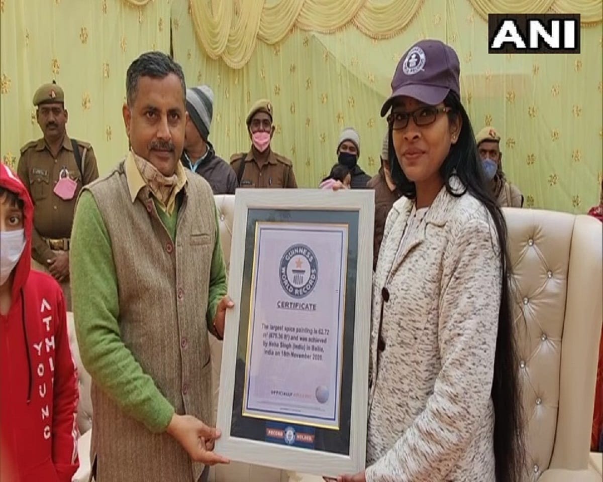BHU student Neha Singh made painting of Moksha tree based on Bhagavad Gita with mineral colors recorded in Guinness Book of World Records