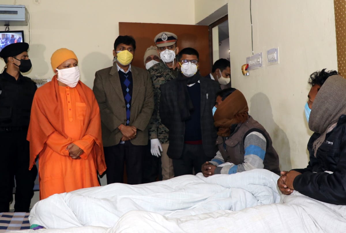 CM Yogi inspected rain shelters in gorakhpur due to heavy cold