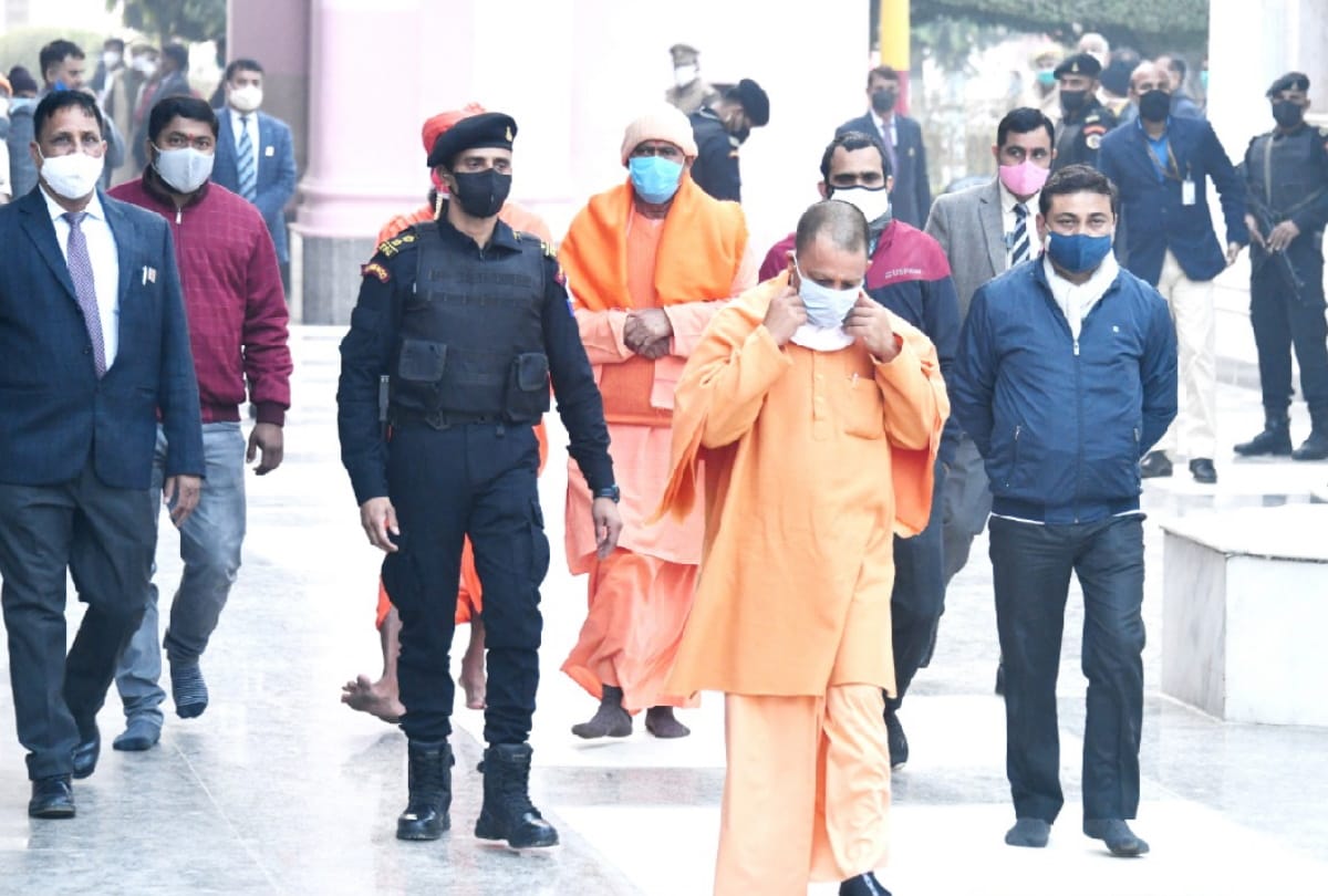 CM Yogi inspected rain shelters in gorakhpur due to heavy cold