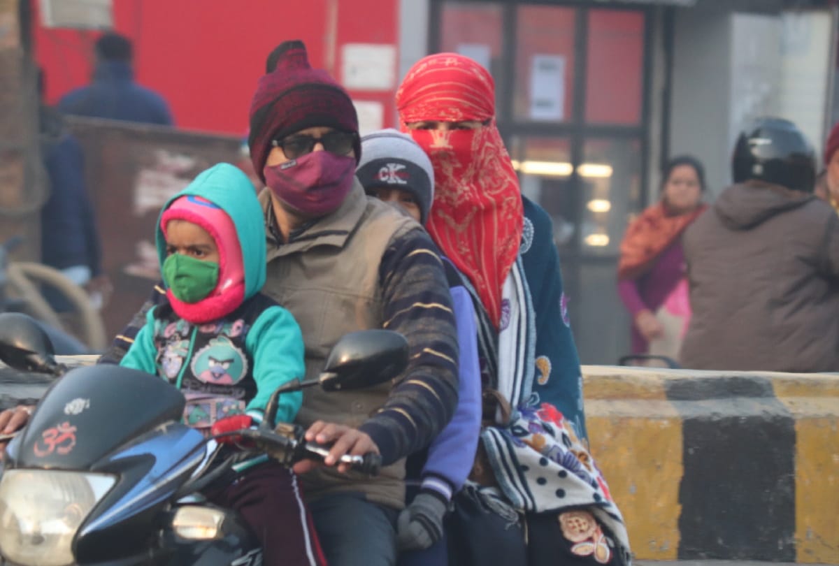 Gorakhpur weather update with rain cold and fog news