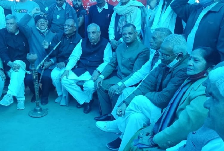 51 Former MLAs  Of Haryana Reached Kundli Border To Support Kisan Andolan