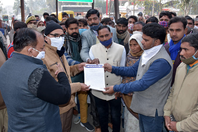 The villagers demonstrated at the commissioner's office