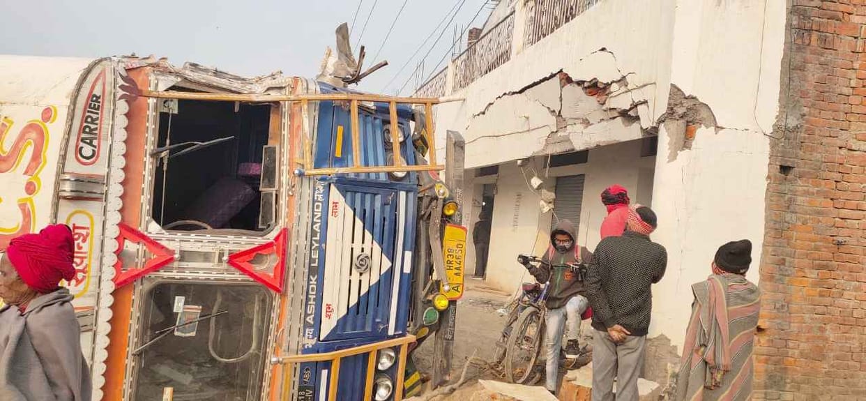 Uncontrolled container collided with the house and overturned