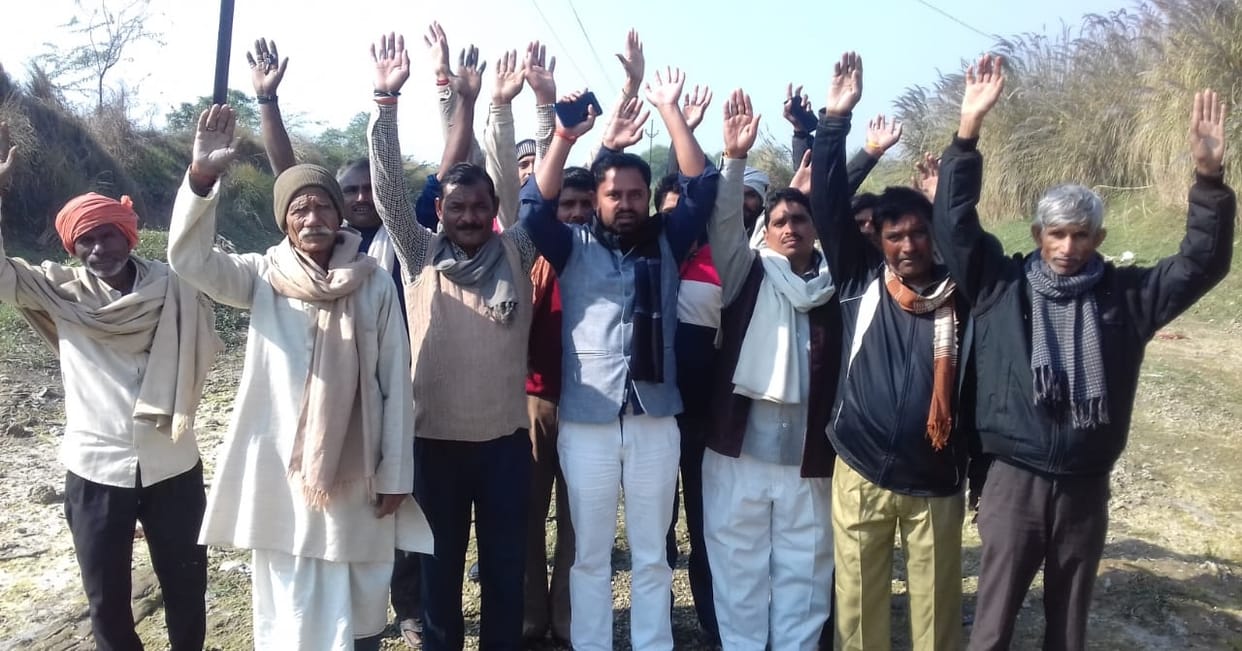 Farmers protest against not releasing water in the canal