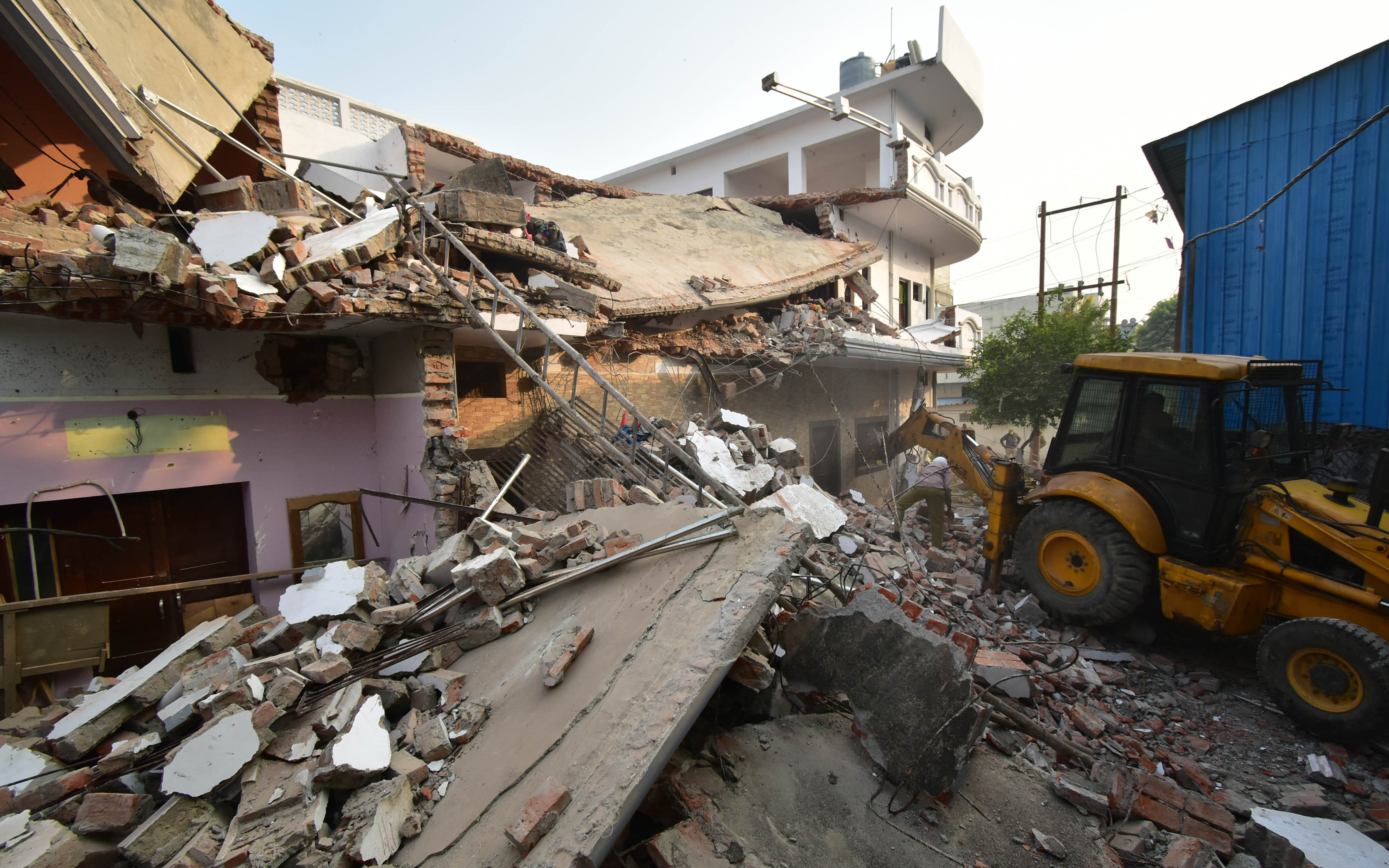 Bulldozer on Abbas's luxurious house close to Atik