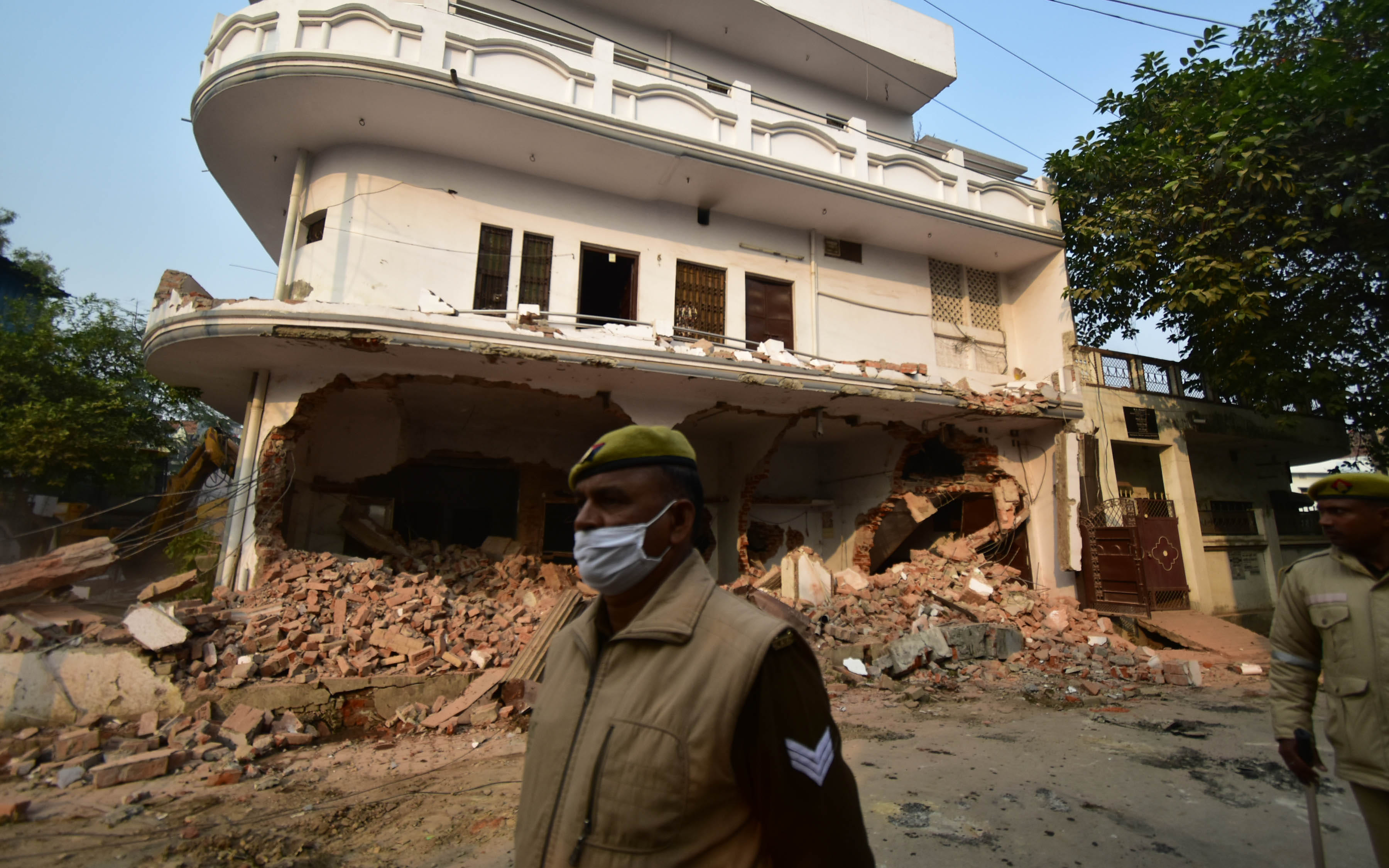 Bulldozer on Abbas's luxurious house close to Atik