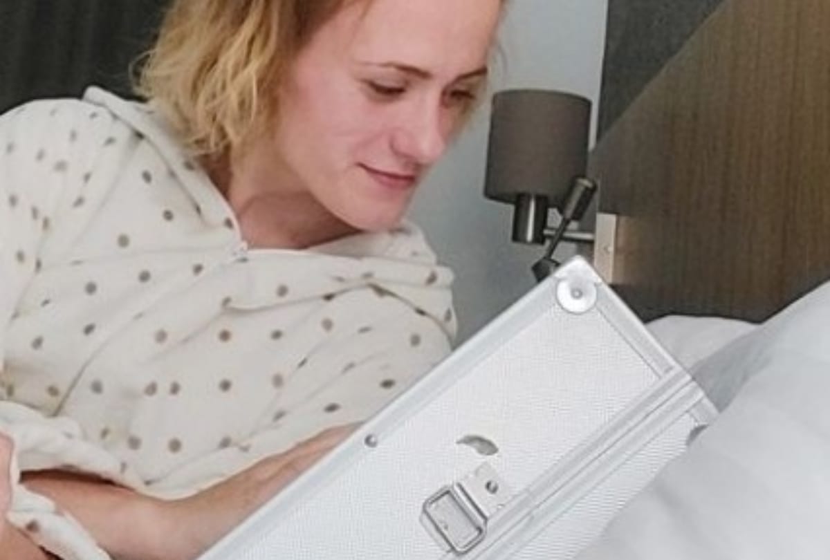 weird trending love stories in hindi a women in russia loves briefcase russian woman marries her briefcase