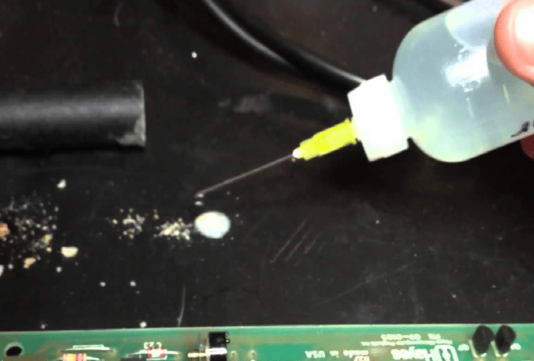 रिमोट में बैटरी हो गई लीक तो ऐसे करें फटाफट सफाई How To Clean Battery