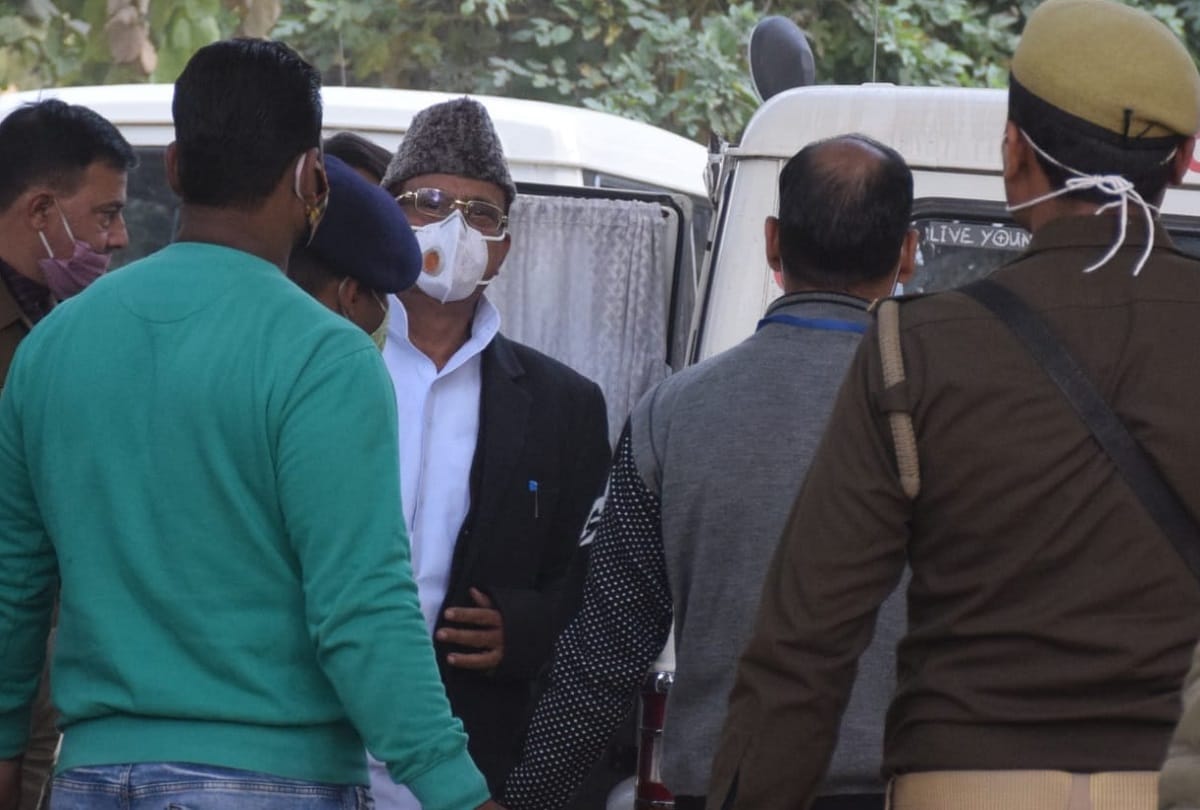 Rampur SP MP Azam Khan presented before court in a case of allegedly commenting on Jayaprada