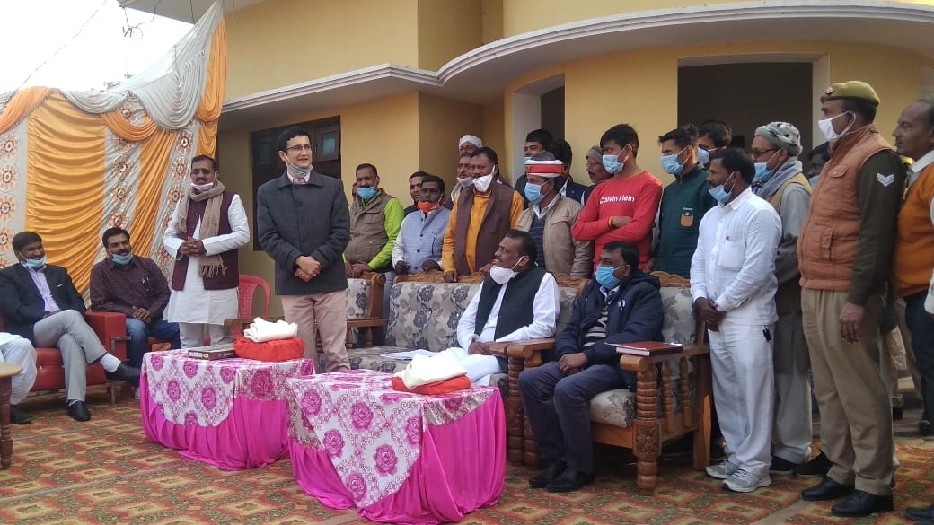 Mandalayukt listened to villagers' problem by installing chaupal