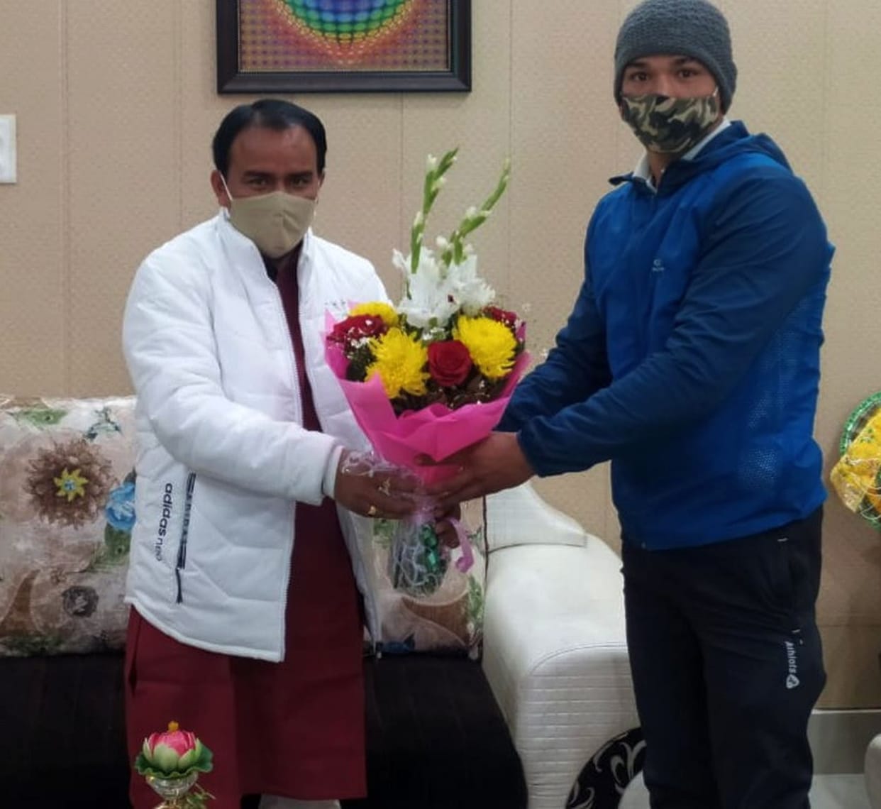 Higher education minister honored young boxer Jaideep