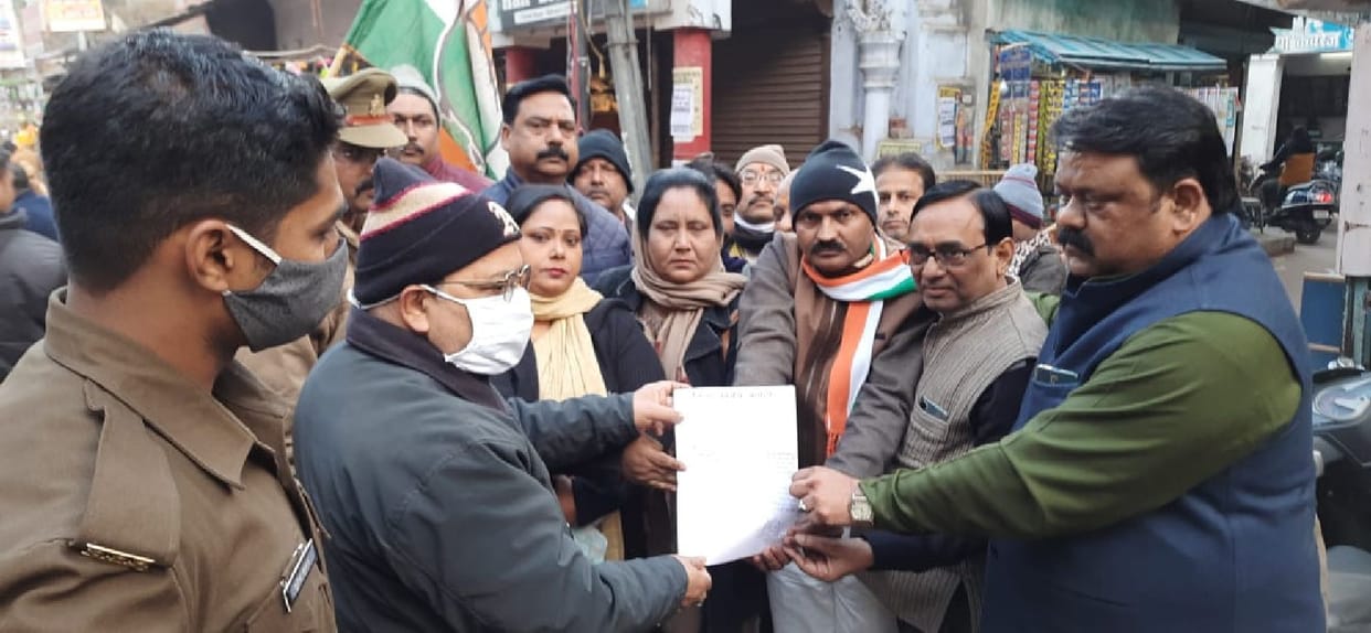 Congressmen protest against acid attack