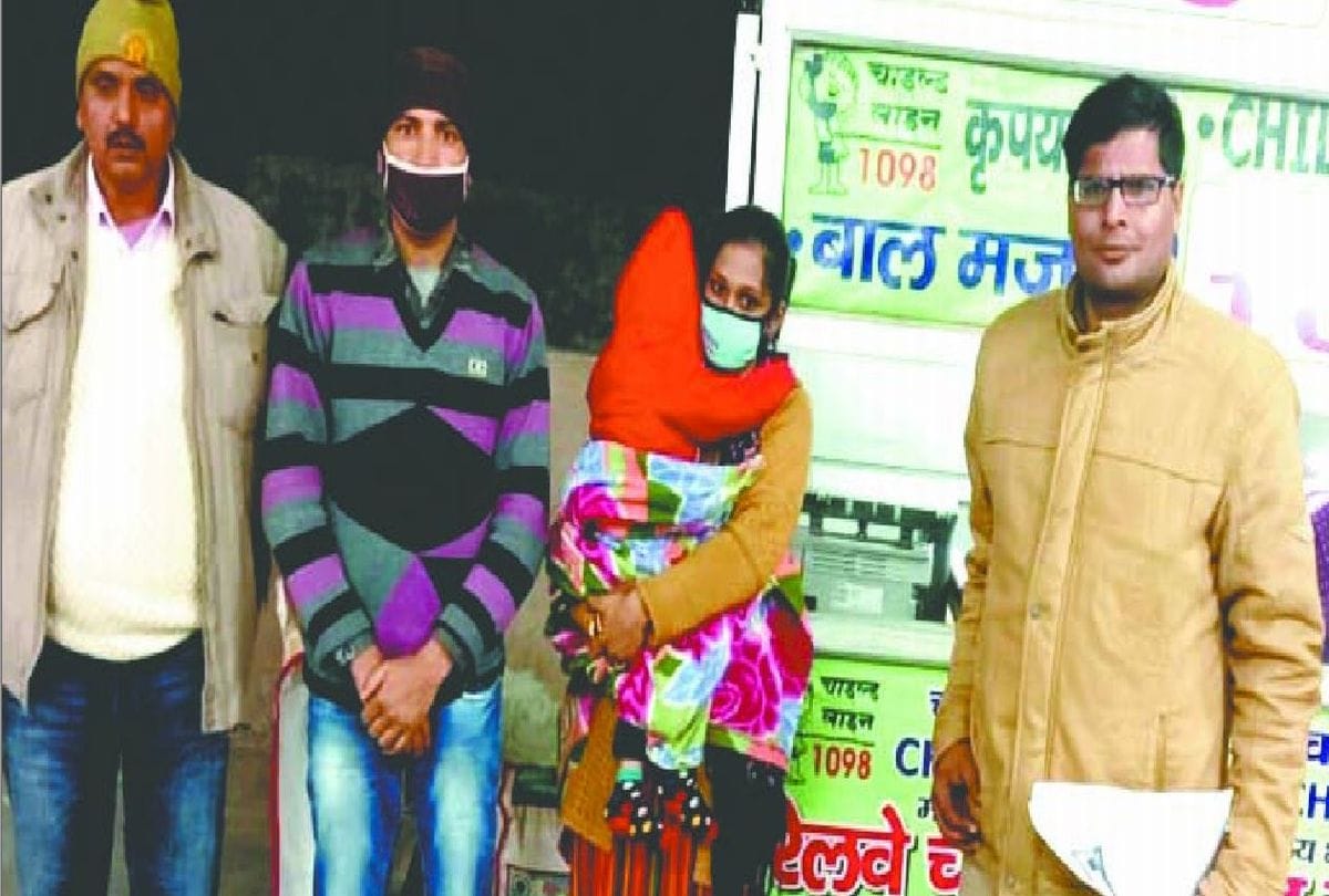 one and a half year child reached Mathura junction by Karnataka Express