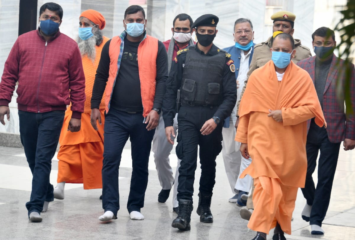 CM Yogi Adityanath strict action against NHAI officials for Gorakhpur-Varanasi forelane construction