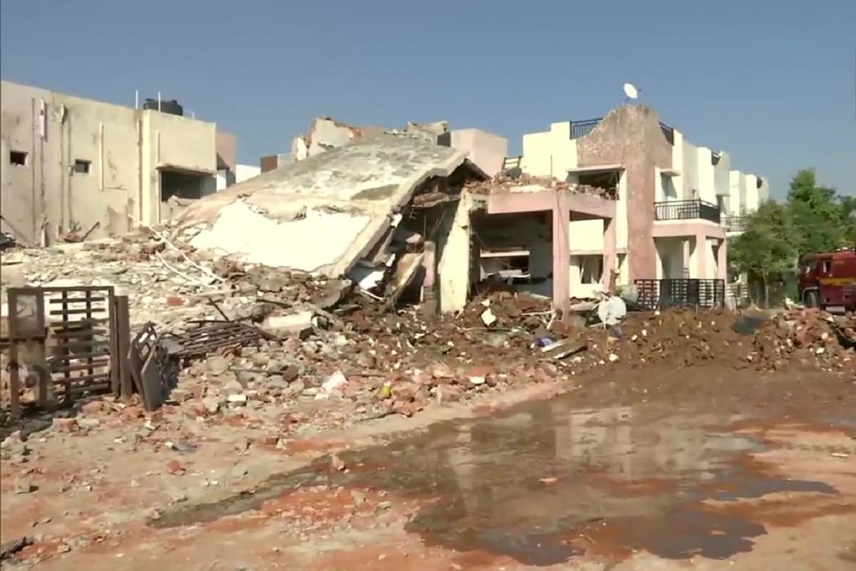 Gujarat ONGC Gas Pipeline Blast: two houses collapsed in Kalol of Gandhinagar after a gas pipeline explosion