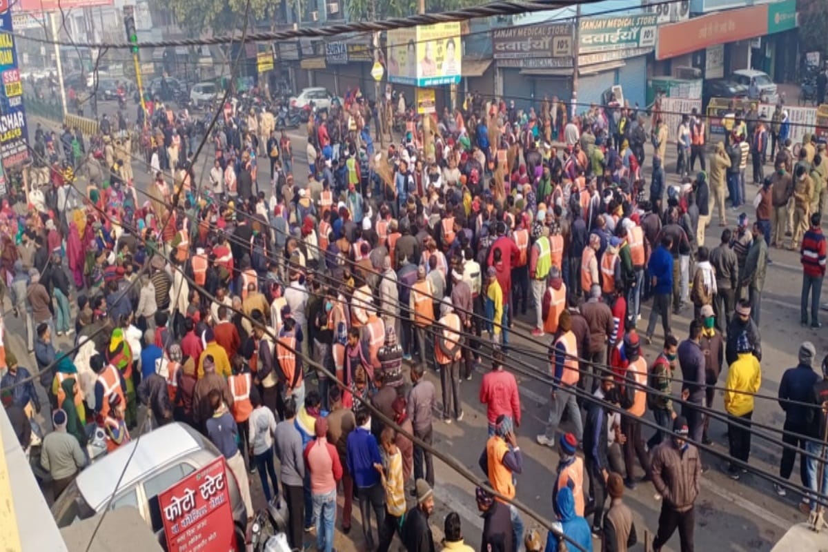 outsourcing sweeper on the streets for contract restoration in Meerut, city cleaning system stalled