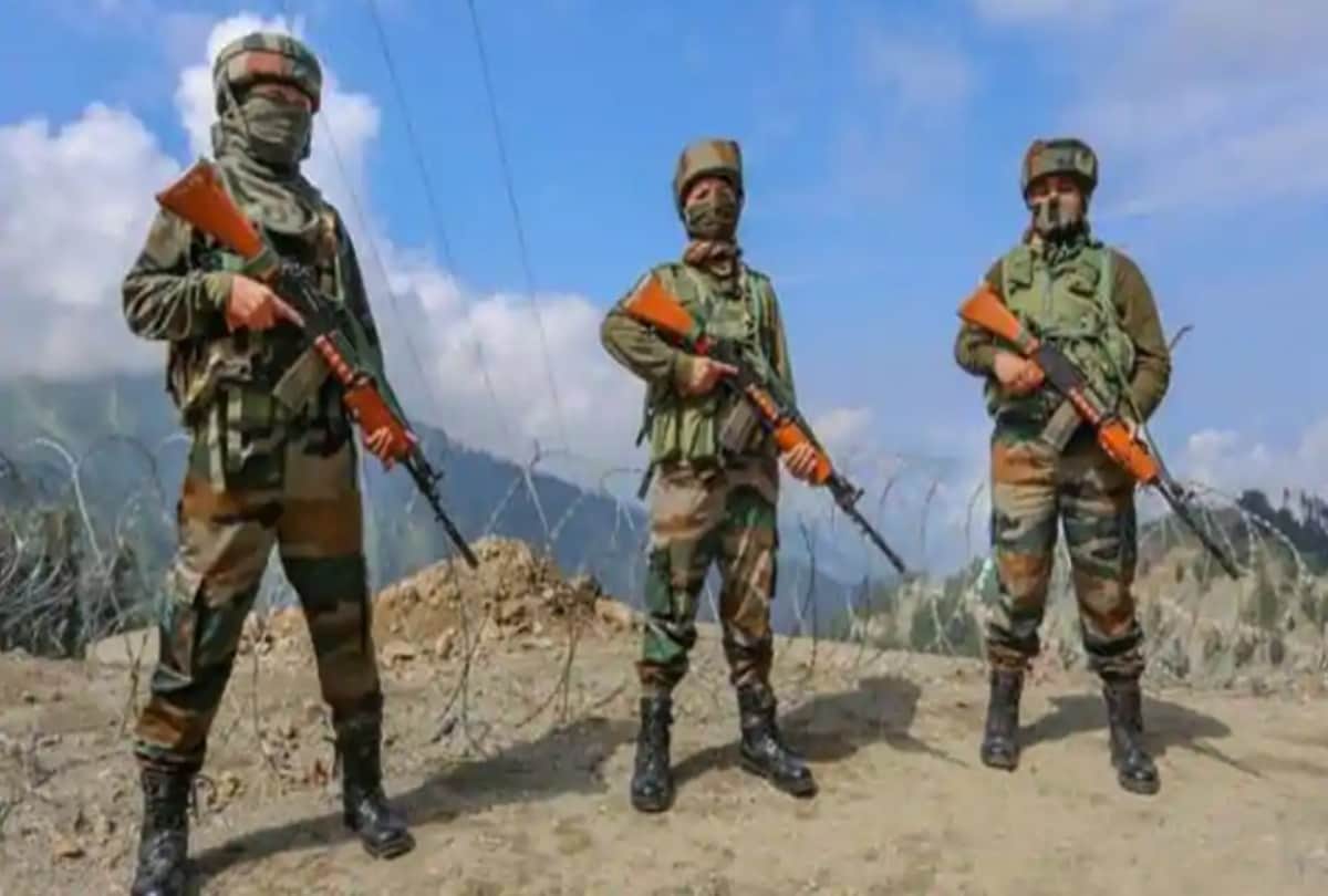 Indian army viral video soldier guarding borders in  mountain video goes viral on social media
