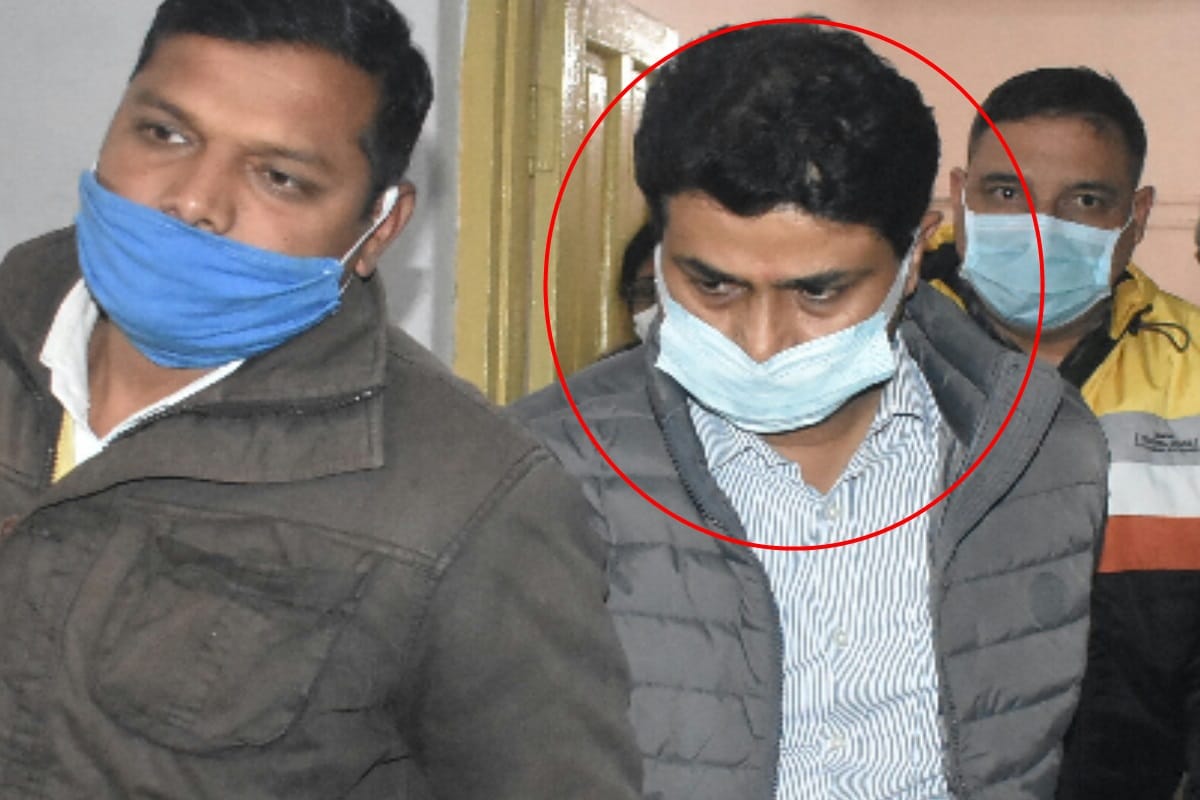 Excise Inspector accused of taking bribe exposed