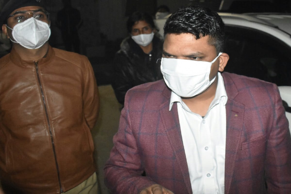 Excise Inspector accused of taking bribe exposed