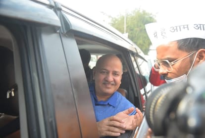 electric vehicles in delhi government delhi deputy chief minister manish sisodia announced All departments of Delhi government will now use only electric vehicles subsidy on electric vehicles in delhi electric vehicles in india