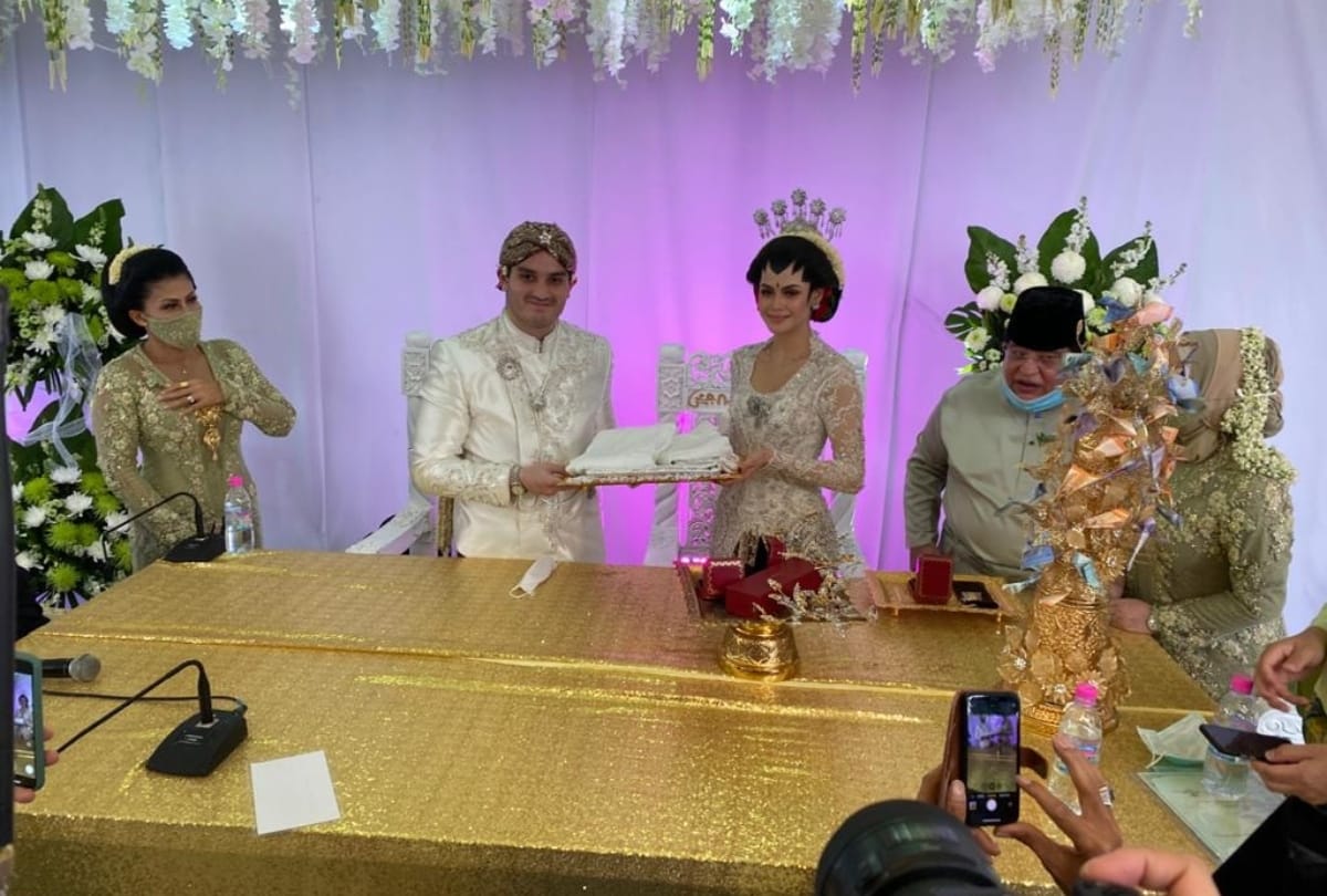 Tanku Mohammed Hafiz and Osiane Alahia marriage in coronavirus pandemic a wedding in malaysia that allows 20 guests 10 thousand called