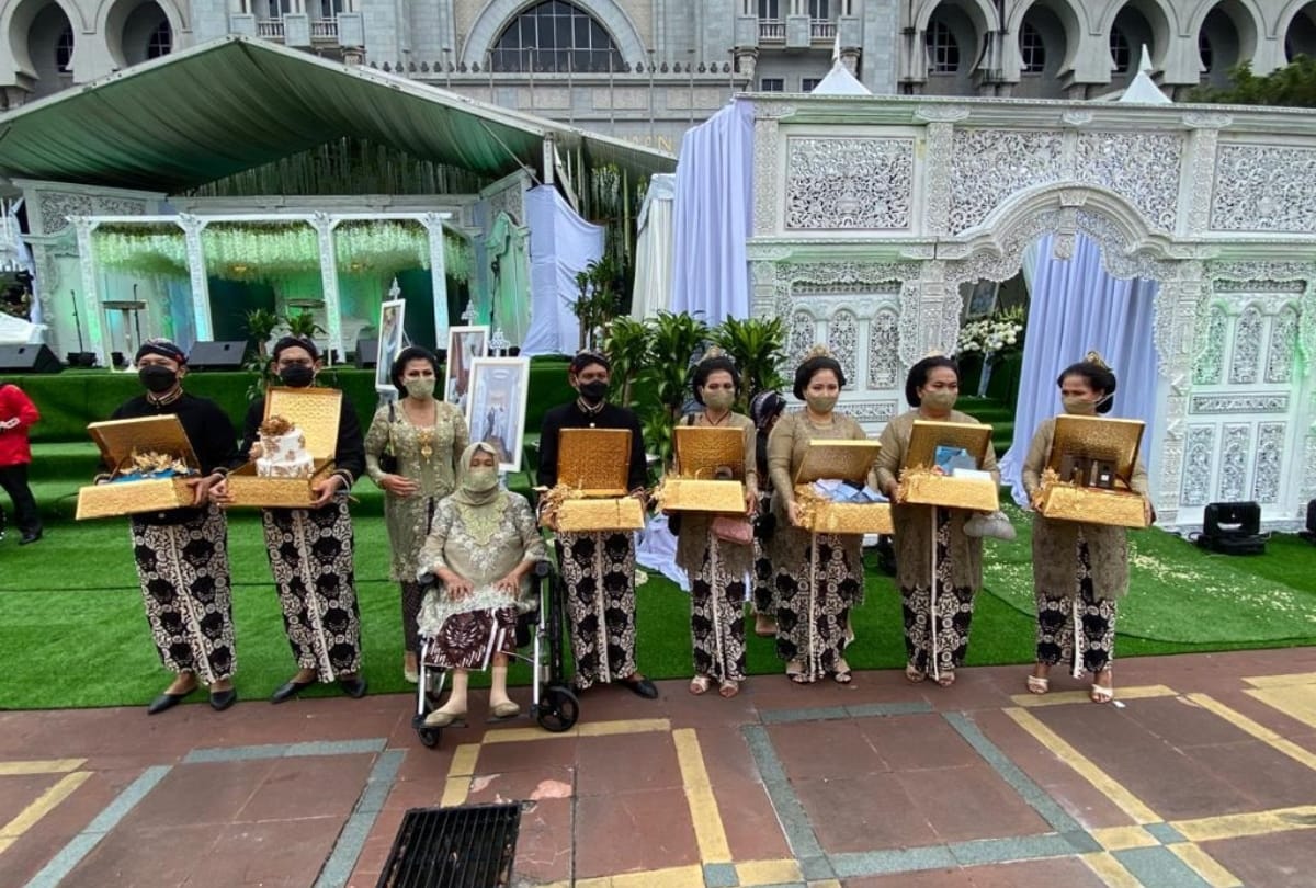 Tanku Mohammed Hafiz and Osiane Alahia marriage in coronavirus pandemic a wedding in malaysia that allows 20 guests 10 thousand called