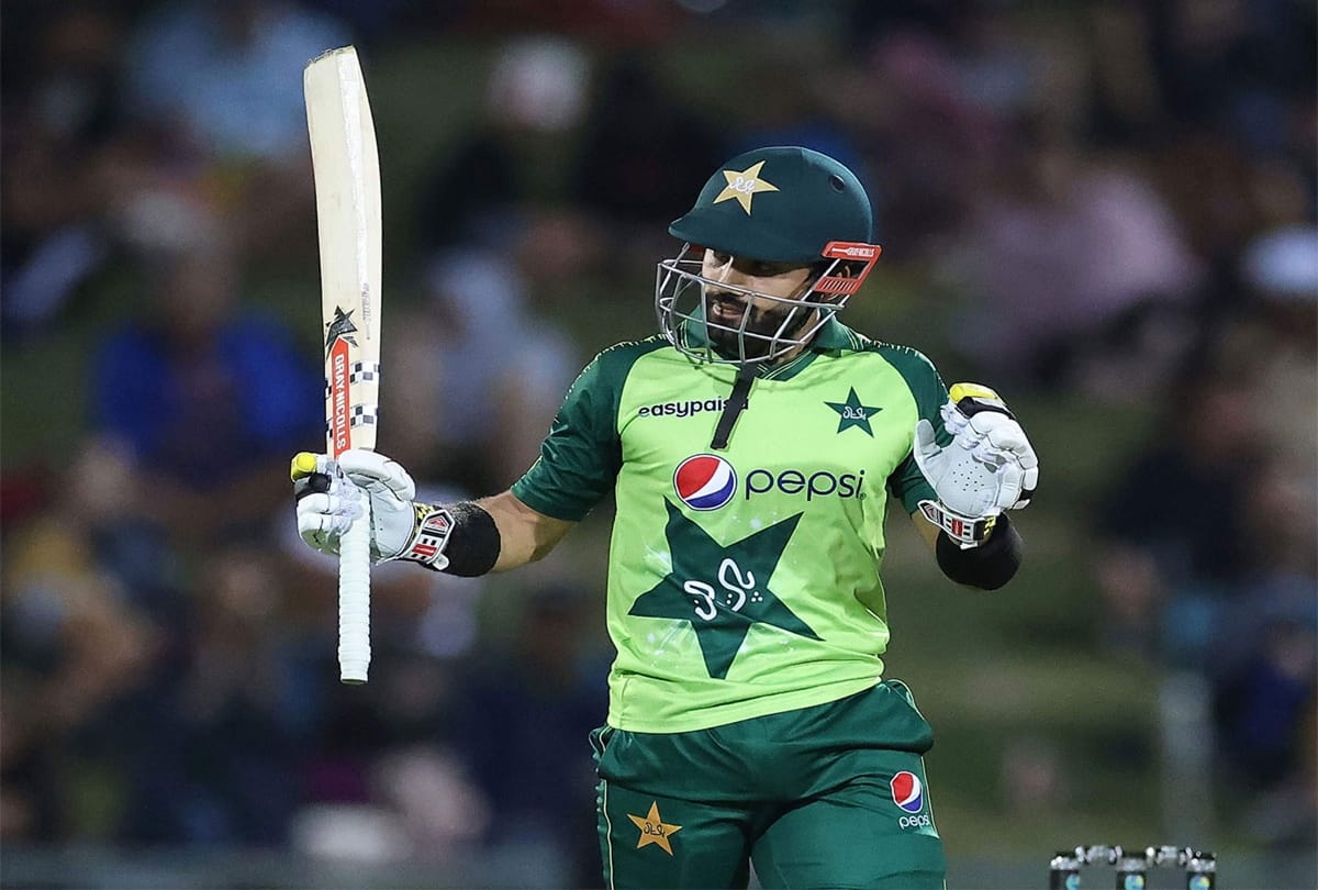 Pakistani Opener Mohammad Rizwan becomes 1st player to complete 2000 t20 runs in a calender year