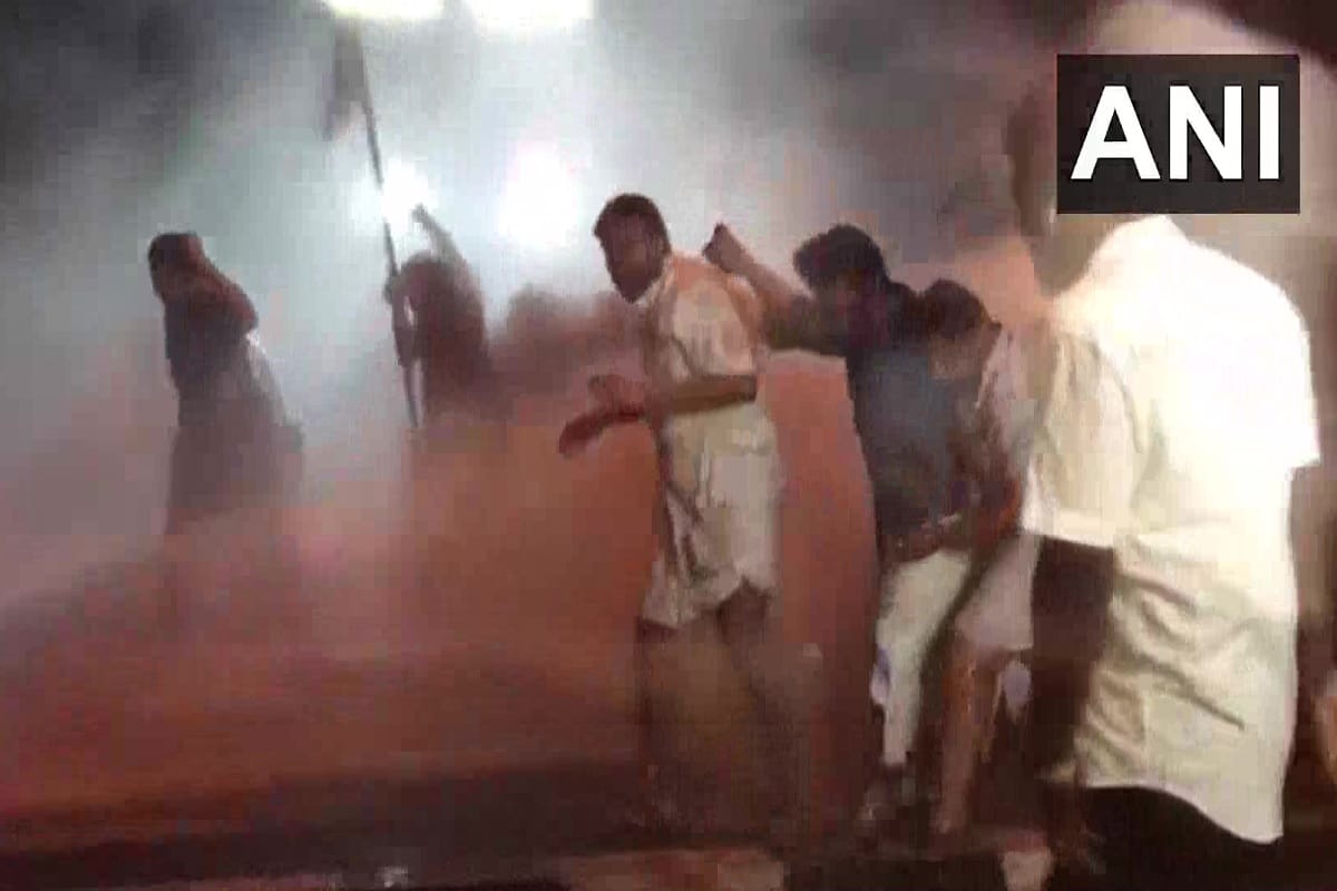 Police use water cannon against Youth Congress workers who were marching towards Kerala Raj Bhavan
