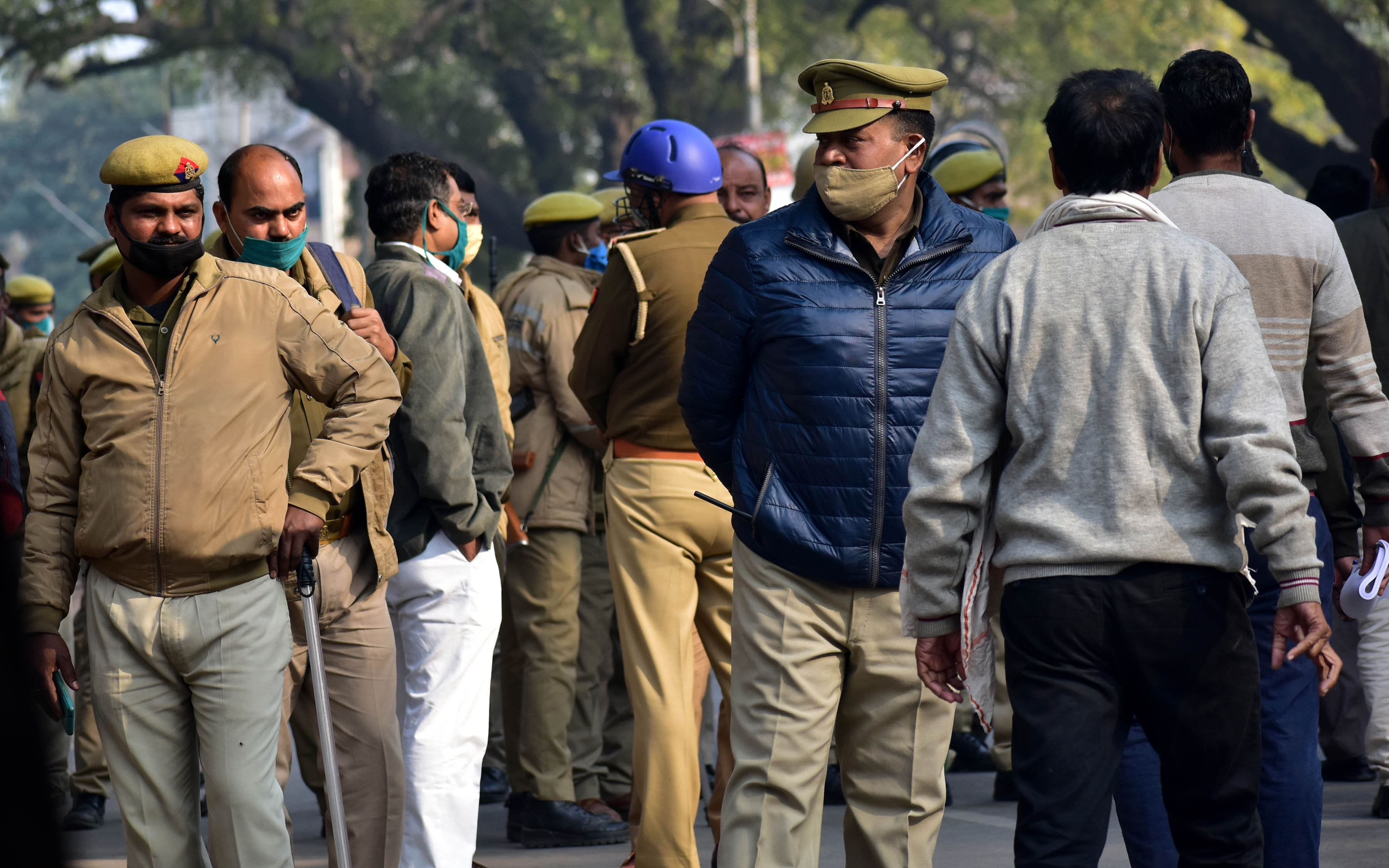 Lawyers jammed in protest against harassment on police, traffic disrupted for two hours