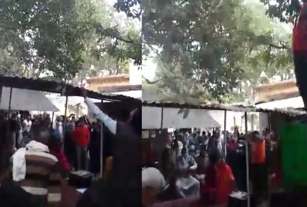 Sitapur News: A monkey take away two lakh rupees from a man