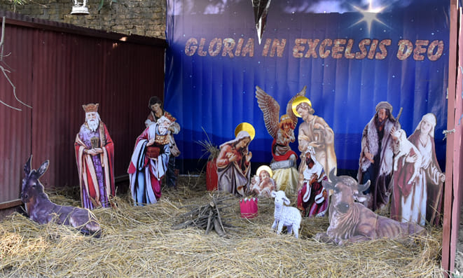 Christmas decorations, tableaux giving a message of love