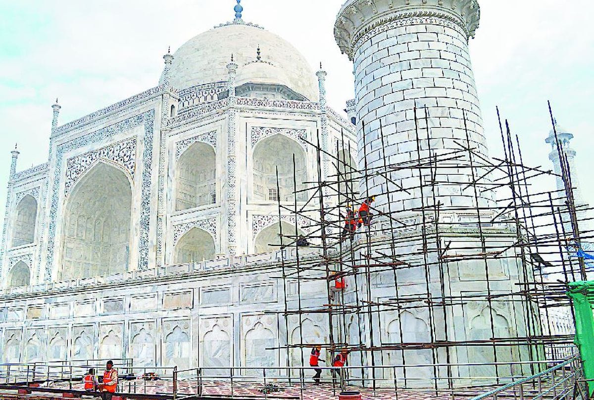 Tajmahal The work Of Changing Stone At South Western Tower