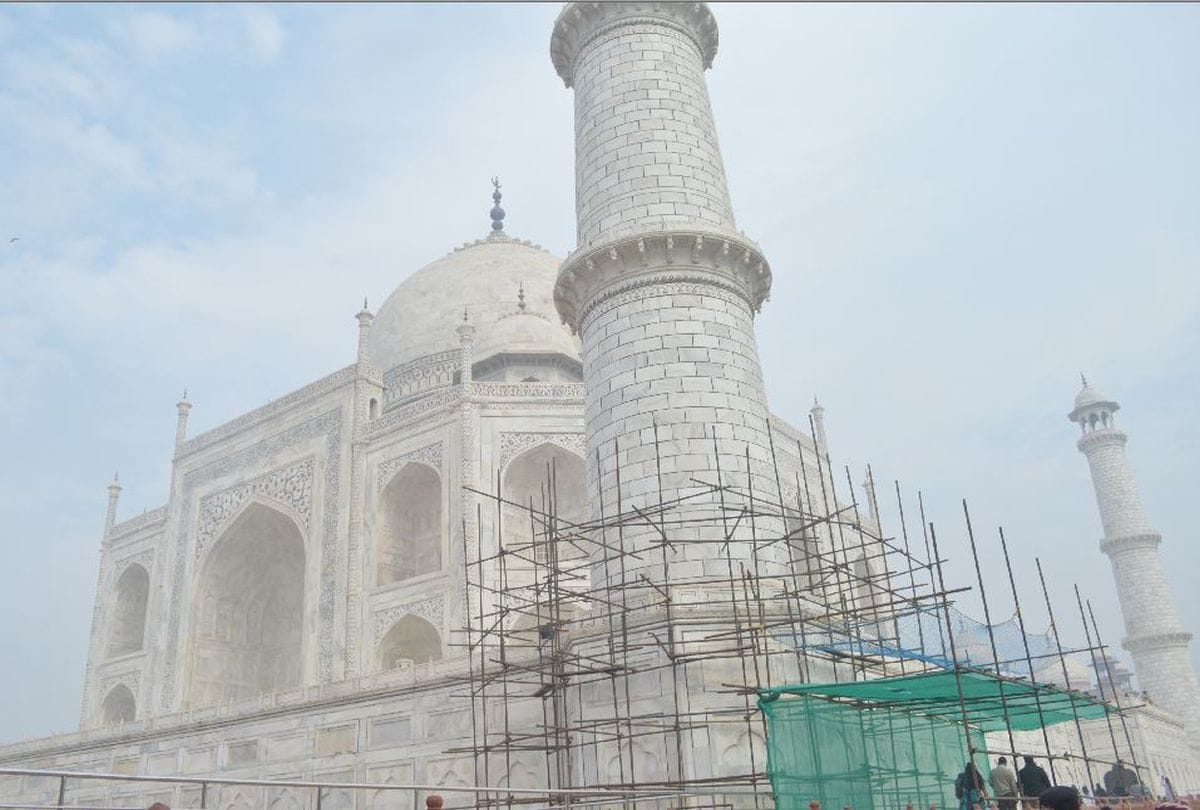 Tajmahal The work Of Changing Stone At South Western Tower