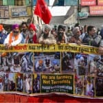 सिंघु बॉर्डर पर किसानों प्रदर्शन करते हुए