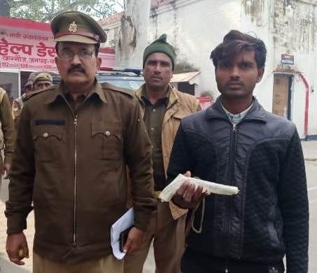 nasheele padaarth ke saath histreesheetar pakada