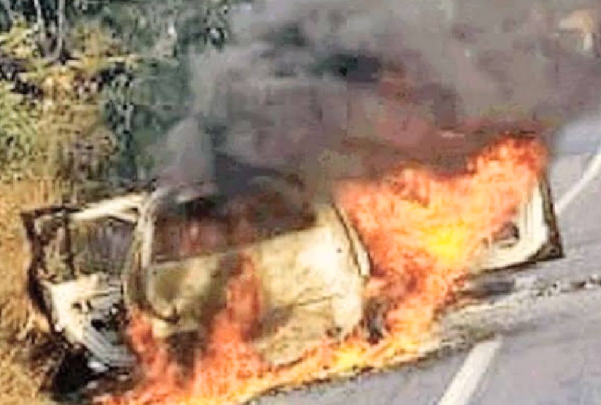 Fire broke out in moving car, three riders narrowly escaped