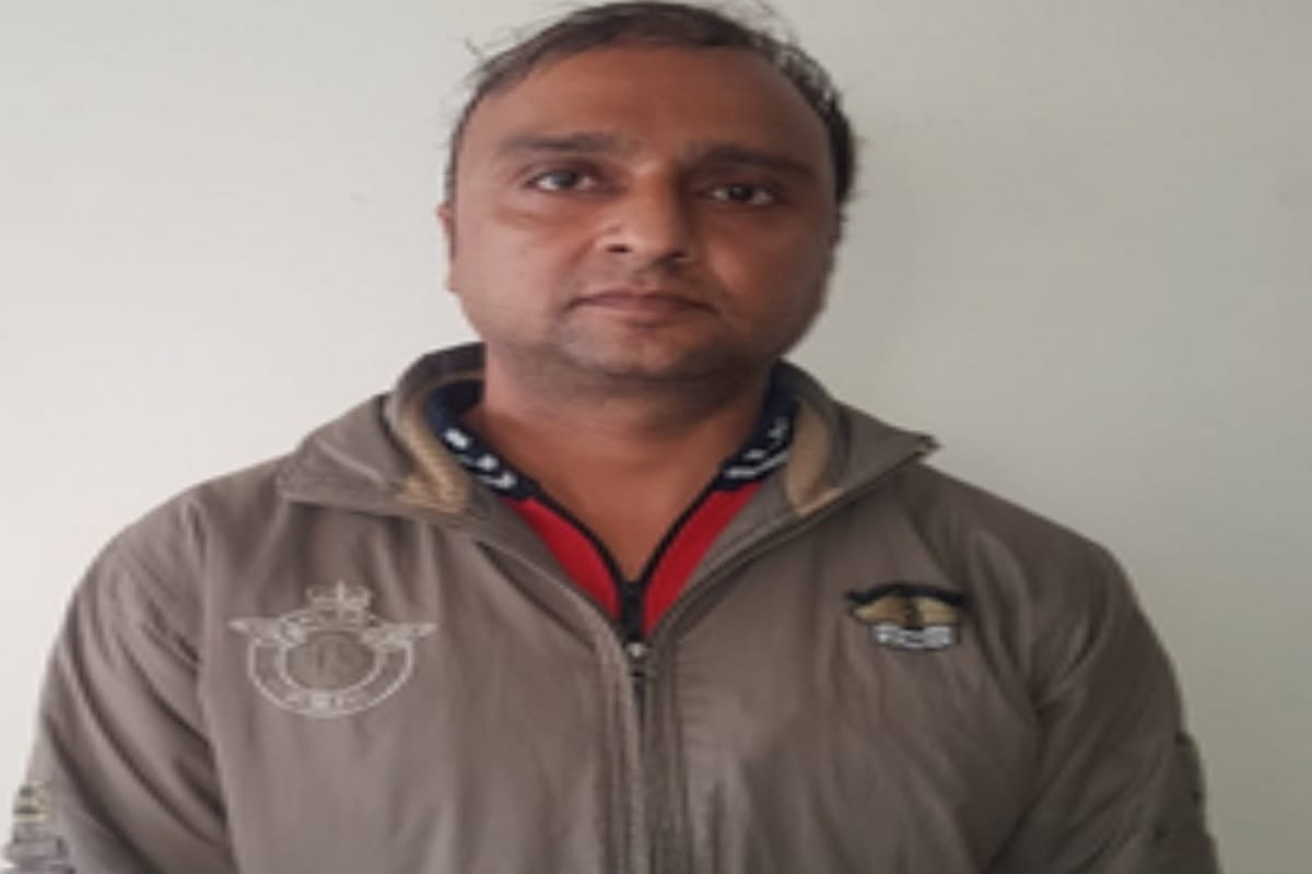 Honey Trap Case Meerut News: Important secrets are hidden in the girl's five mobiles