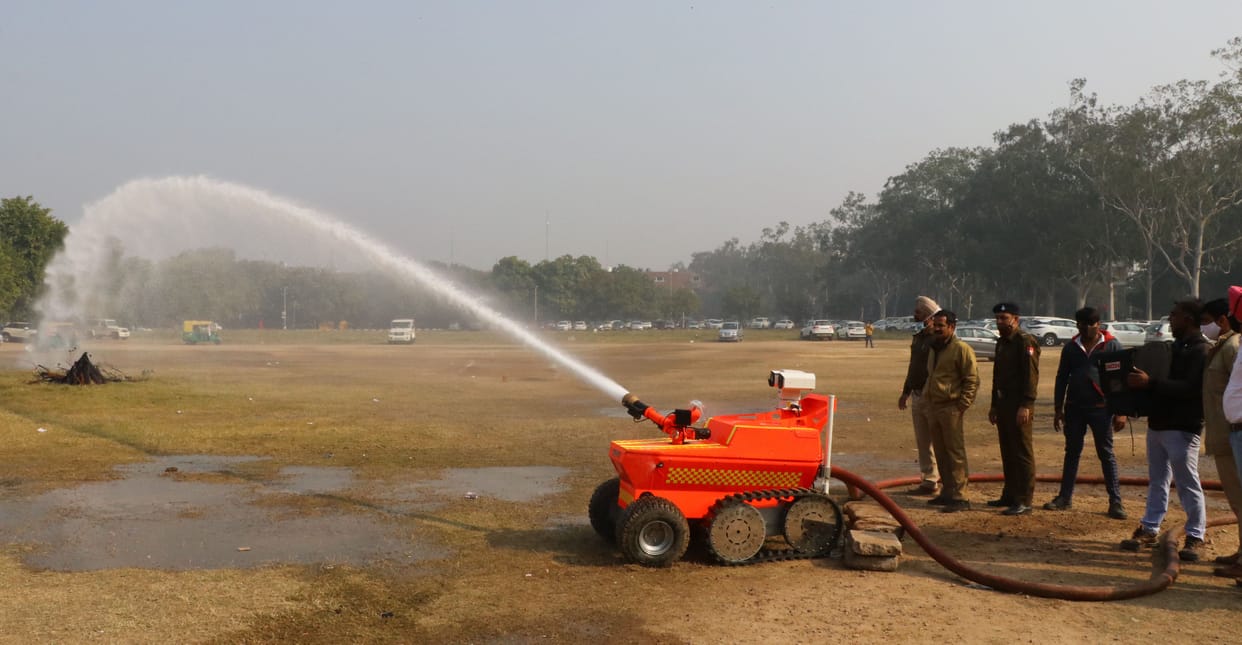 Robot can control over huge fire