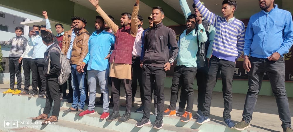 student protest, collage seats increase demand