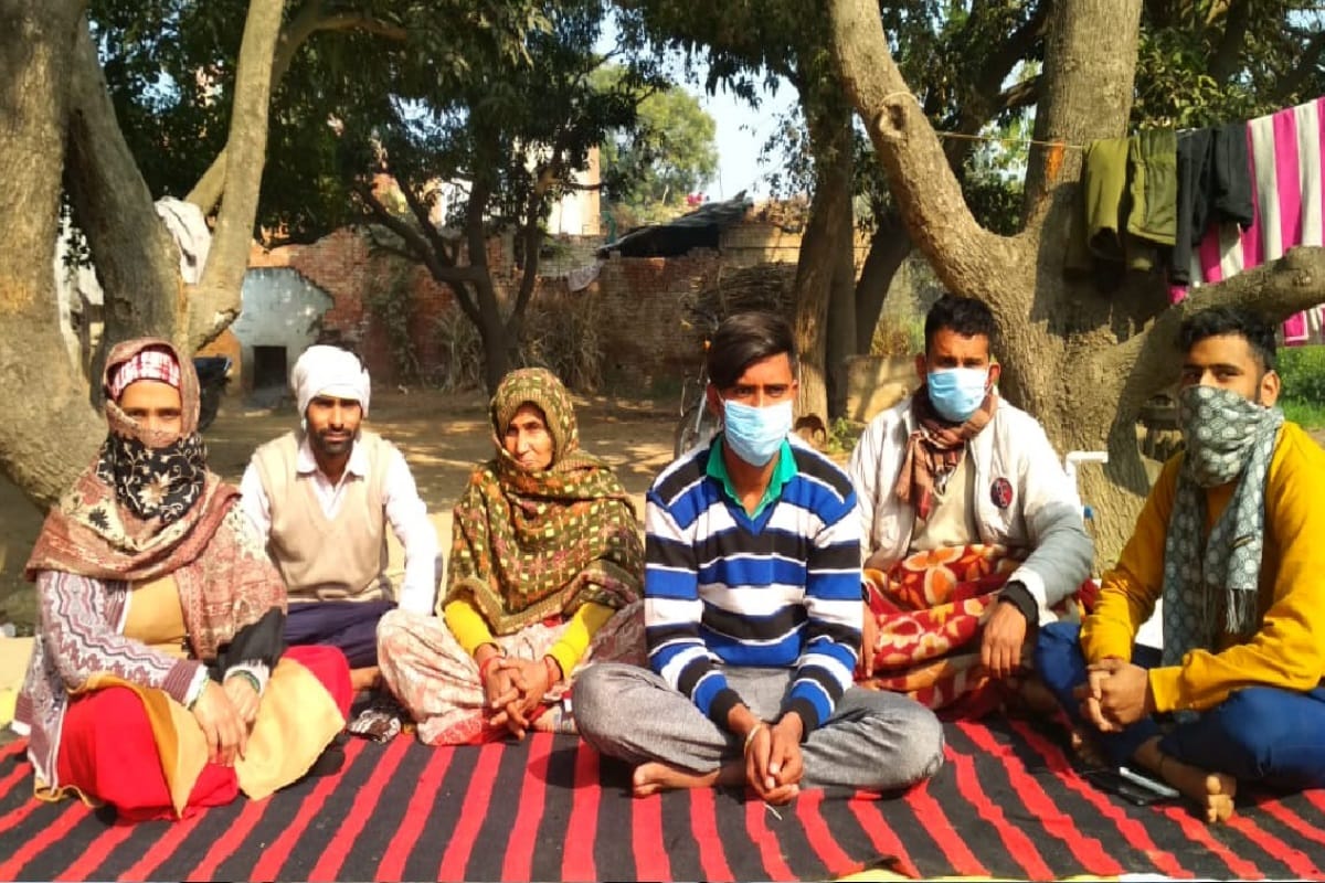 Woman sitting on hunger strike due to less indet issued