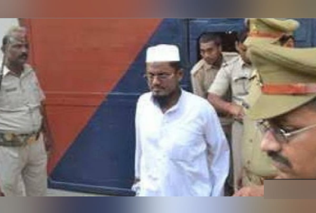 story of Bomb blast by Terrorist Tariq Kasami in golghar Gorakhpur