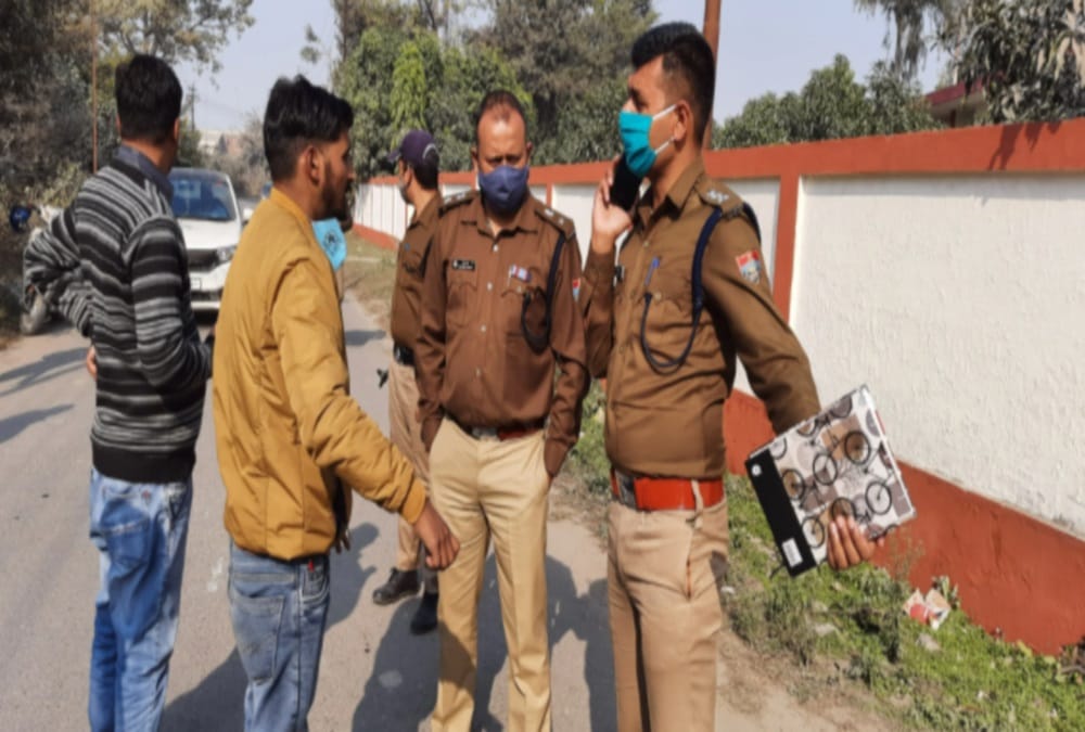 बाइक सवार बदमाशों ने तमंचे के बल पर लूटे 5.35 लाख रुपये