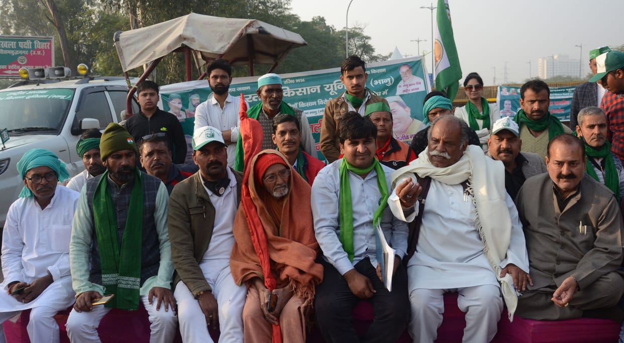 Farmers angry for stopping to reach on strike place