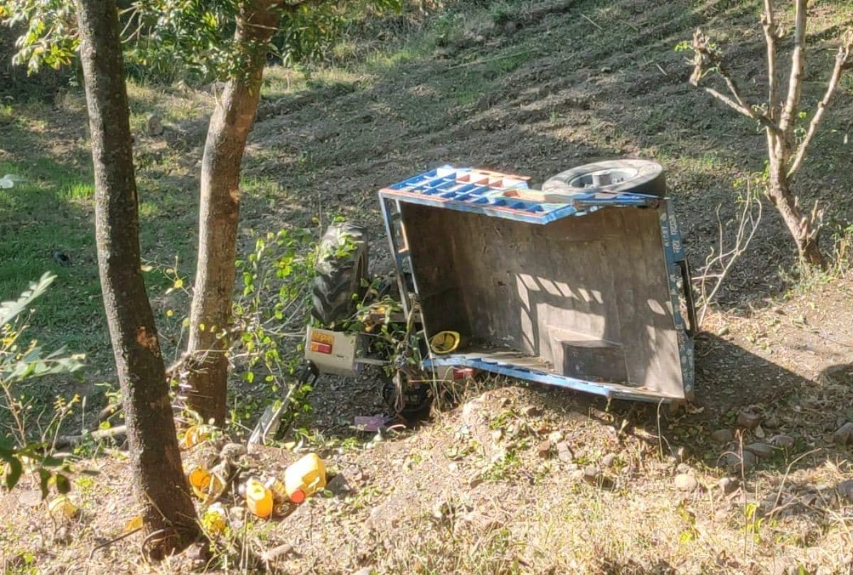Himachal News: Three pravasi majdoor killed as tractor overturns in Hamirpur