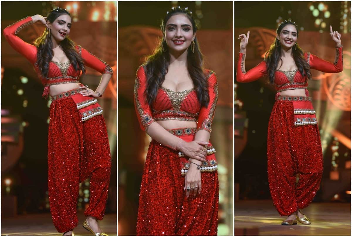 Kumkum Bhagya Fame Actress Pooja Banerjee Dance On Nora Fatehi Garmi Song In Zee Rishtey Awards 2020