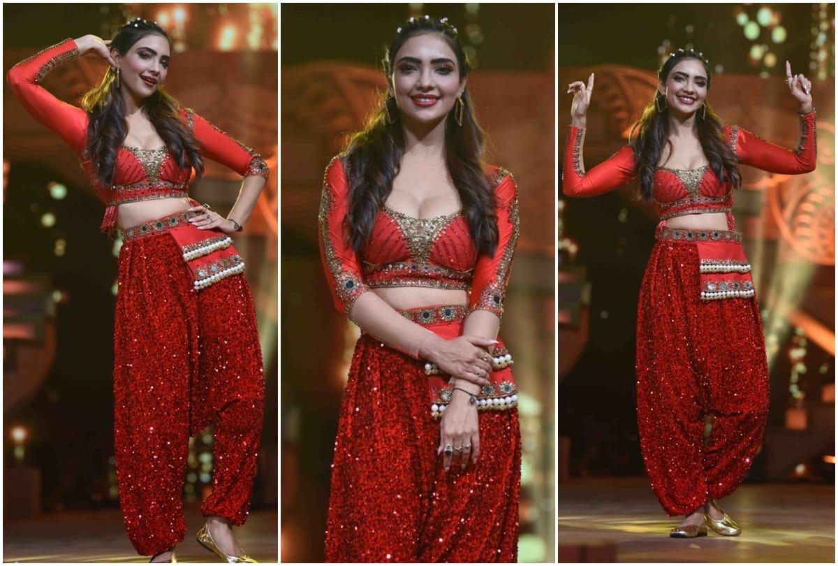 Kumkum Bhagya Fame Actress Pooja Banerjee Dance On Nora Fatehi Garmi Song In Zee Rishtey Awards 2020