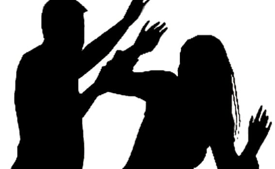 Students-lawyers clash after husband-wife dispute, fierce uproar