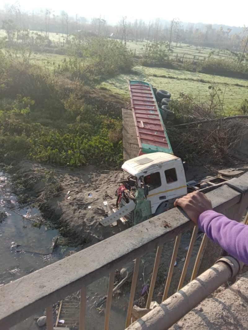 dehradun news : bridge collapse in shimla bypass, truck damaged