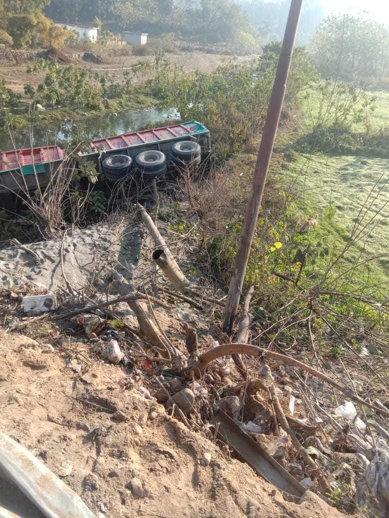 dehradun news : bridge collapse in shimla bypass, truck damaged
