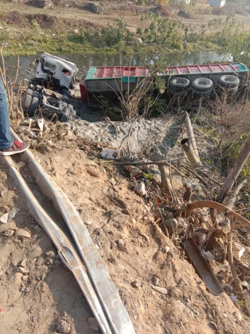 dehradun news : bridge collapse in shimla bypass, truck damaged